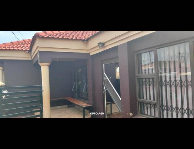 3 BEDROOM HOUSE FOR SALE IN ZONKIZIZWE
